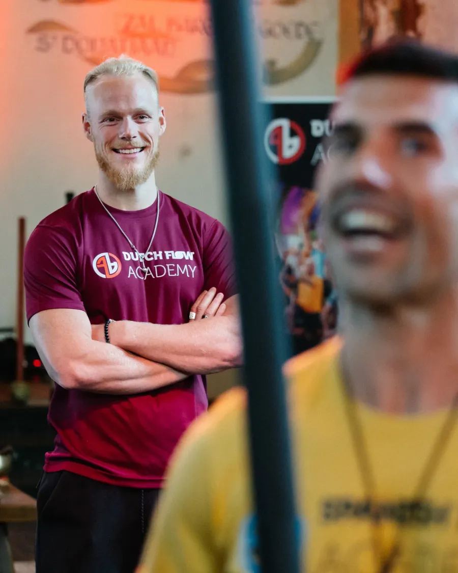 Harbert, fundador de Dutch Flow Academy, en un workshop de Mace Flow