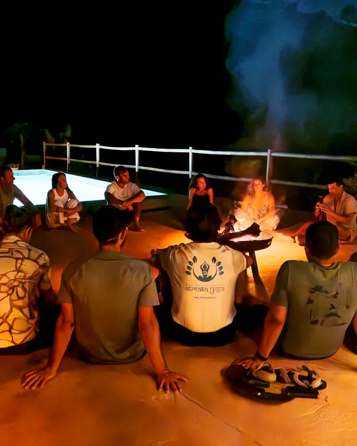 Grupo de participantes en un momento de convivencia durante un retiro SFA